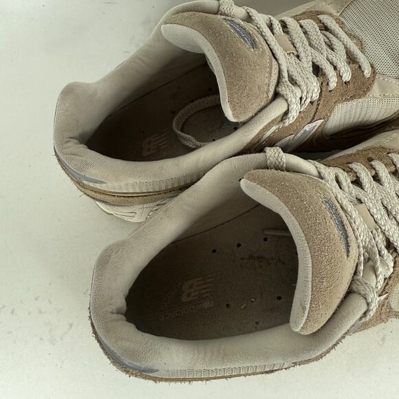 New Balance 2002R Sneakers Womens 8 Taupe Gray Lace-Up Low Top Running Shoes - Picture 9 of 10